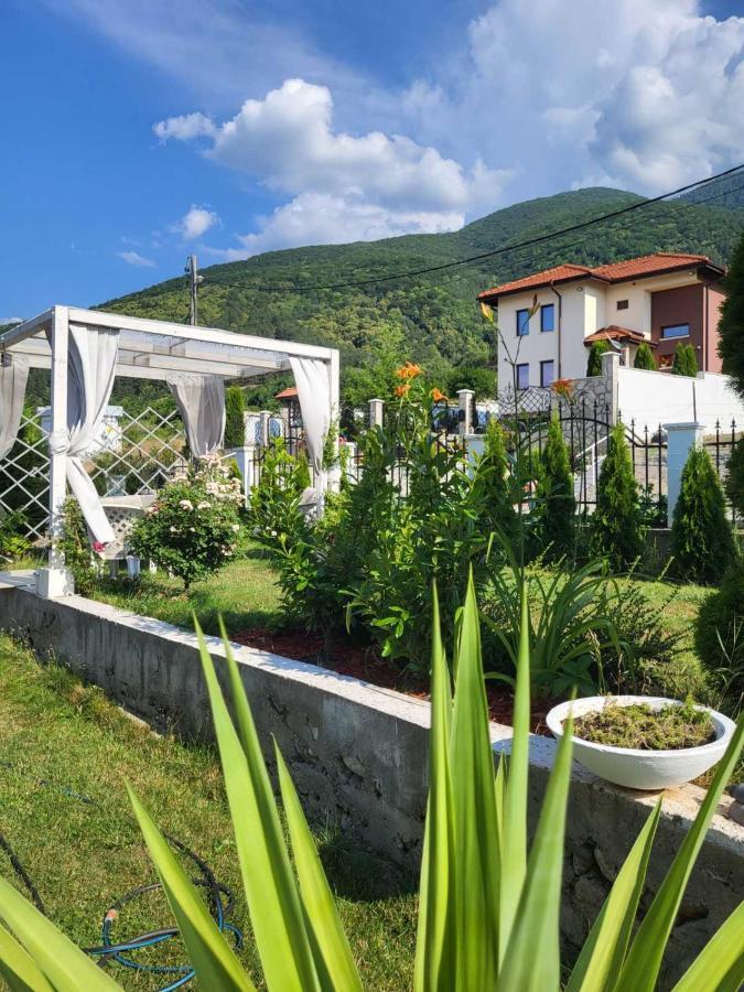 Appartamento Белият Кът Sapareva Banya Esterno foto